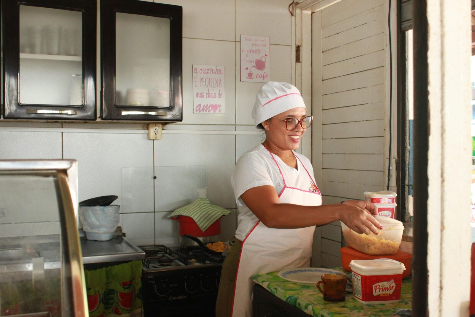 A cozinheira pode ter direito a periculosidade ou insalubridade